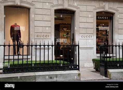 gucci avenue montaigne paris|avenue montaigne wikipedia.